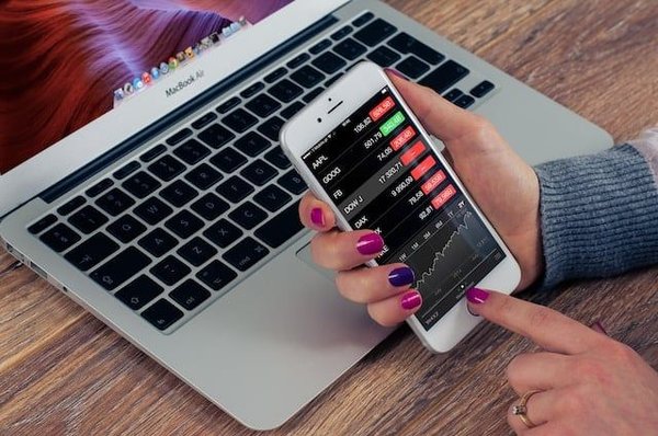 Les smartphones comme outils de gestion financière